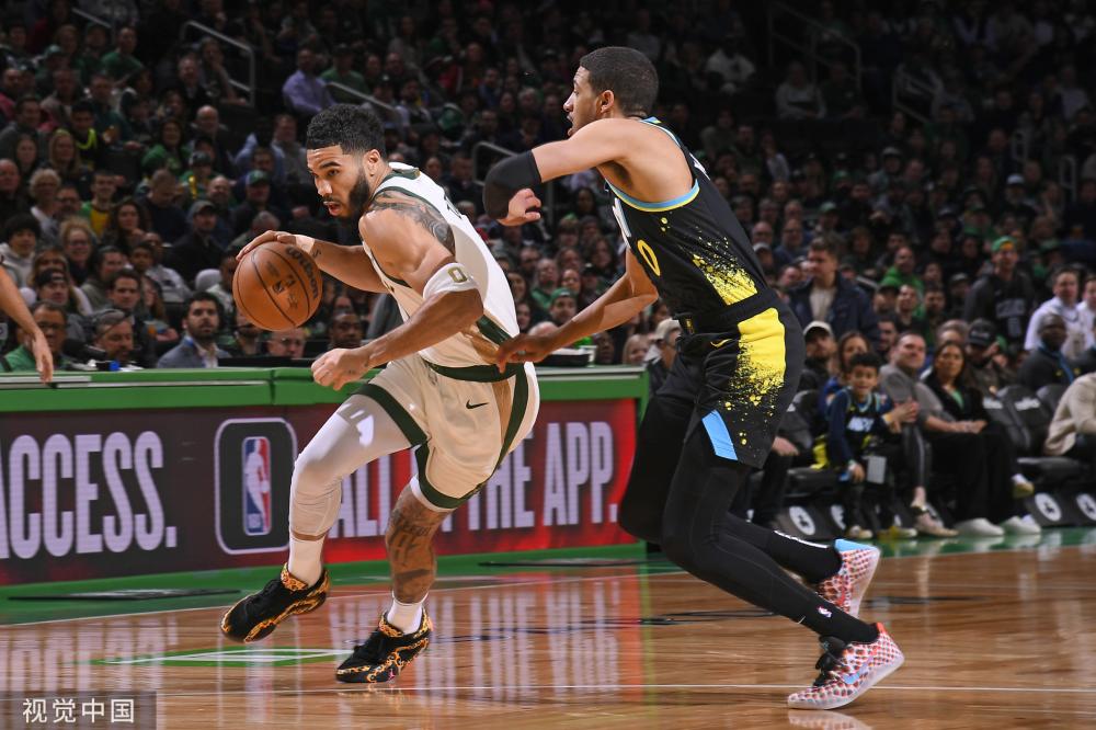 与阿圭罗携 与阿圭罗携