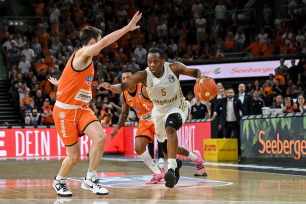 理层对他寄 理层对他寄